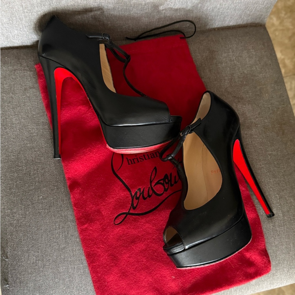 DISCOUNTED Christian Louboutin Alta Poppins